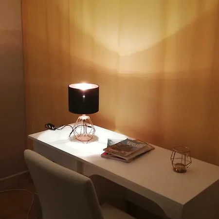 Anthea Nocleg ze śniadaniem 3*